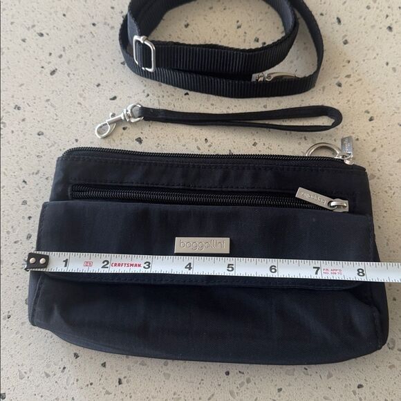 Baggallini Black Nylon Small Crossbody Bag Fanny Pack Zipper Closure Casual EUC - Picture 4 of 12